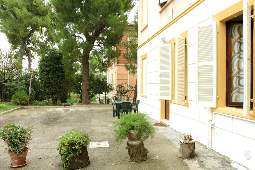 Bed and Breakfast Pino Marittimo Чивітанова-Марке Екстер'єр фото