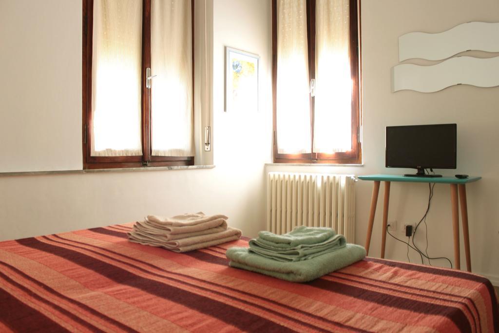 Bed and Breakfast Pino Marittimo Чивітанова-Марке Екстер'єр фото